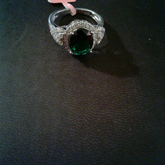 Ring - Picture 3 of 3